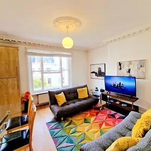 Beautiful Kensington 3 Minutes Walk To Earl's Court Station *