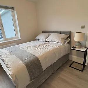Luxury 5 Bedroom House With Free Car Park * Hendon