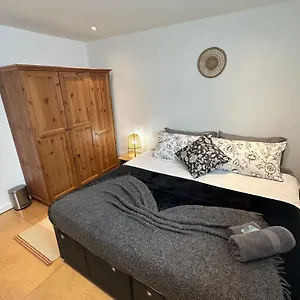 Apartment Double Or Twin In A Sharing House Zone 2 London