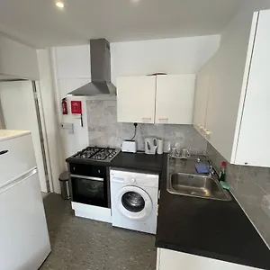Miles 4floor Apartment *