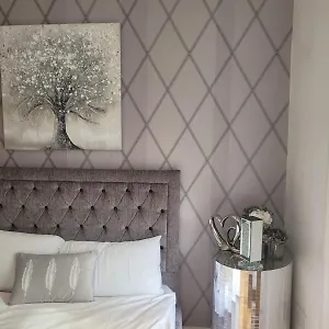Apartment 3 Bedroom In Central Sleep 10 Hy2 *