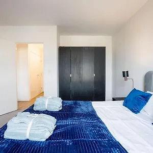 Apartment Beautiful & Contemporary Queensbury Retreat *