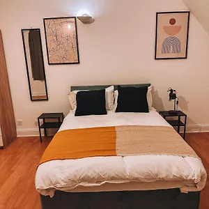 Spacious 3 In Tooting Guest house