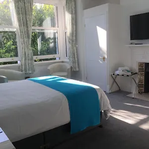 Bed & Breakfast Croham Park - Free Parking & Wi-fi 4*