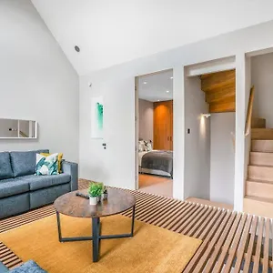 Tottenham Retreat: 4-bed Family Haven With Games & Parking Apartment London