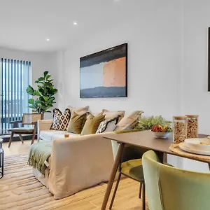 Homely- North London Penthouse Apartment