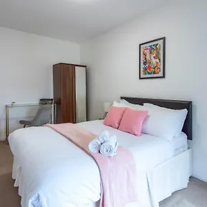 Homestay Dazzling Near Paddington/elizabeth Stn London