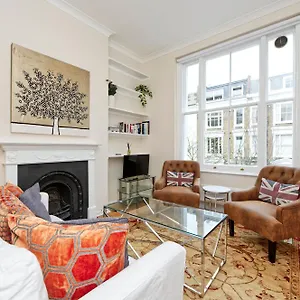 Elegant Earl's Court Flat By Underthedoormat Apartment *