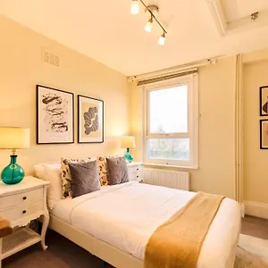 The Peckham Hideaway - Bright 3bdr Flat *