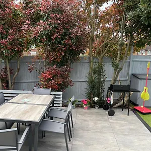 Brand New Big House With Garden And Free Parking