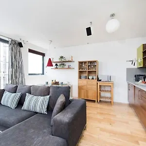 Modern 2 Bed W Balcony In *