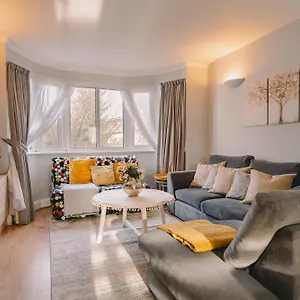 Modern Flat By The Underground. London