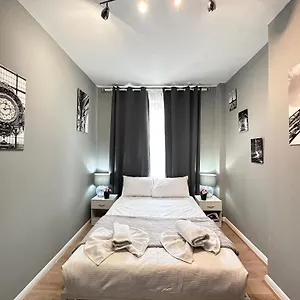 Light Budget Studio On Edgware Road,