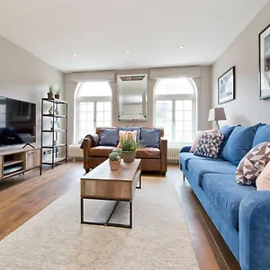 *newly Renovated 2-bed In Heart Of Notting Hill* *