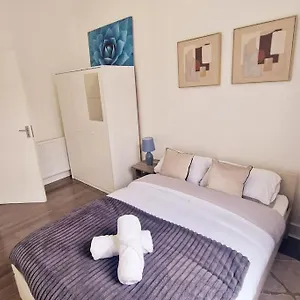 2 Bed Apartment, Near Canary Wharf, O2, Excel, Airport *