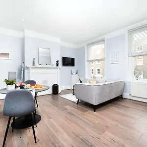 Cozy 1 Bedroom Flat In Greater Apartment