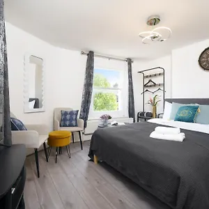 Stylish And Newly Renovated Flat In Hackney