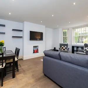 Apartment Spacious 2-bed Flat / 10 Mins From The Centre