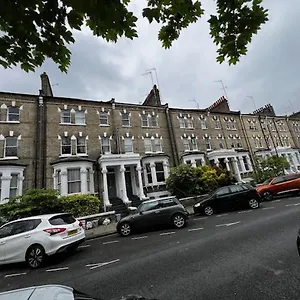 Warm And Comfortable Two-bedroom And Two-bathroom Apartment London