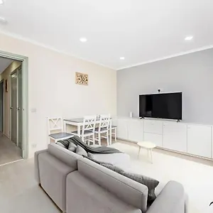 Pass The Keys Stylish Gardenten Mins To Holiday home