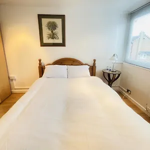 Newly Renovated 2br In The Heart Of Apartment *