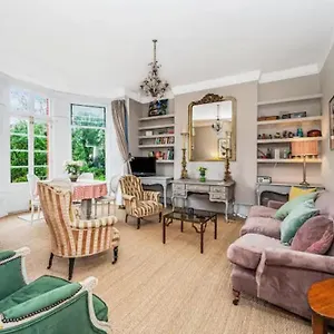 Pass The Keys Exquisite Flat - Minutes To London