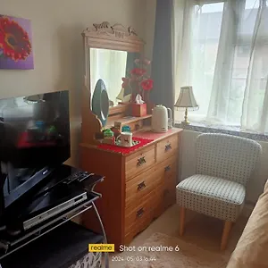 Homestay Goldy's Place In E17 Room2
