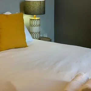 Apartment Simple Triple In King's Cross *