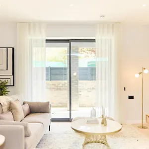 The Brondesbury Hideout - Breathtaking 1bdr Flat With Terrace & Parking Apartment London
