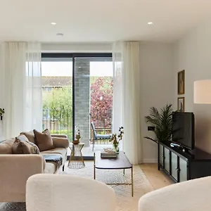 The Brondesbury Escape - Cosy 1bdr Flat With Balcony & Parking