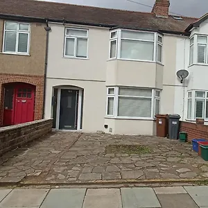 Charming 3-bedroom Family Holiday home London