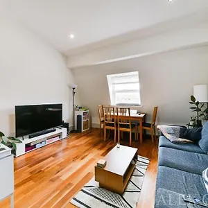 Apartment Cosy Caledonian Road Apartment, Nearby Tube And Restaurants
