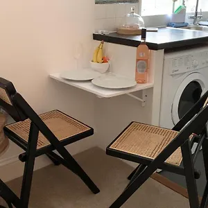 Апартаменты Flat In The Heart Of St. Johns Wood *