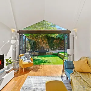 3 Bedroom Mews - Clapham Common - Free Private Parking - Sleeps 5 - Newly Refurbished - Sweetpea & Pillow