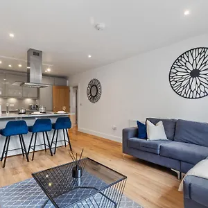 Private Apartments & En-Suite Double Rooms - 5 Minute Walk To Hendon Central Station - Reach Central London In Just 21 Minutes *