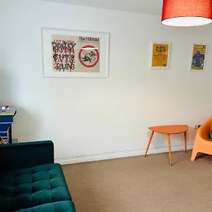 East London Near Station & Free Parking, Arcade Machine Romford