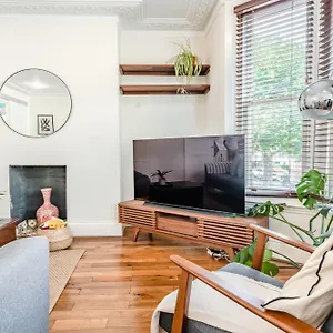 Apartment Be - The Hampstead Residences