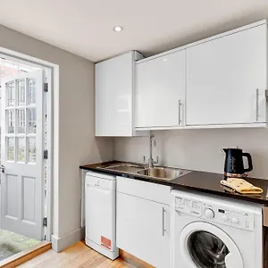 Cosy Urban Retreat * London