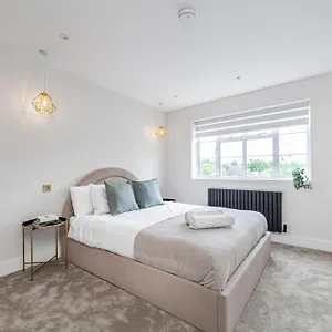 Apartment Arte Stays - Lux Stylish Penthouse - Heart Of Wembley - Parking *