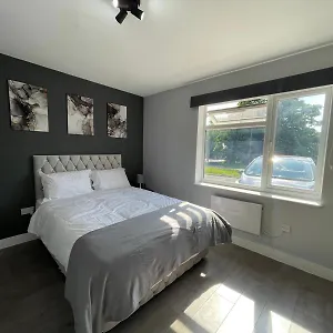 Homestay Letzi Private En-suite Near Wembley London