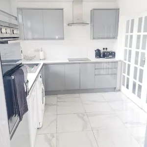 3 Bedroom House London Holiday home *
