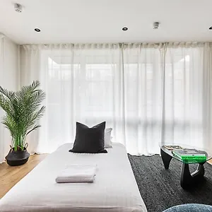 Stylish And Sleek East Retreat London