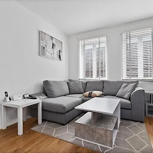 Апартаменты Shades Of White In Mill Hill