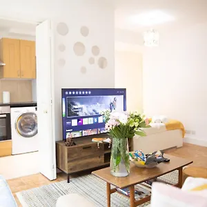 Stanmore Apartment *