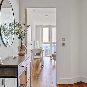 Stunning 1-bed In Apartment *