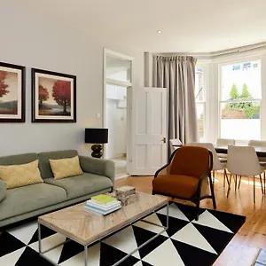 The West Kensington Hideout - Cozy 2bdr Flat With Garden *