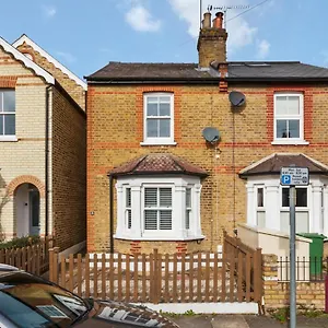 Kingston On Thames Pets Welcome Garden 3bed *