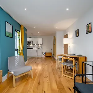 Guestready - Stylish Retreat Near The Airport Апартаменты