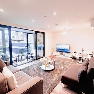 Luxxe With Parking, Prime Location *