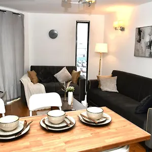 Apartment Sleeps 4 - Private Balcony - Wheelchair Accessible *